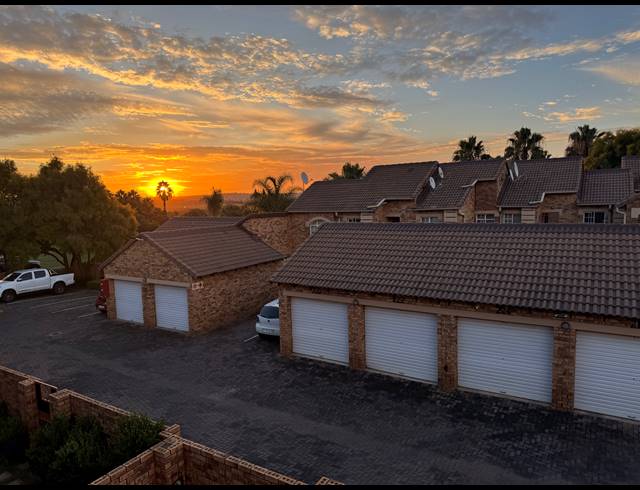 2 BEDROOM APARTMENT FOR SALE IN MOOIKLOOF RIDGE